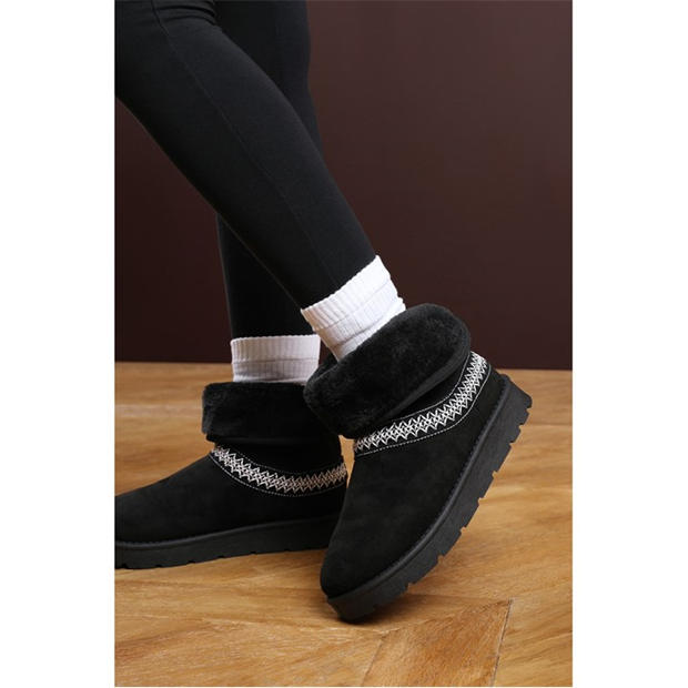 BlackSuede - Wheres That From - Women's Embroidered Boot Slipper