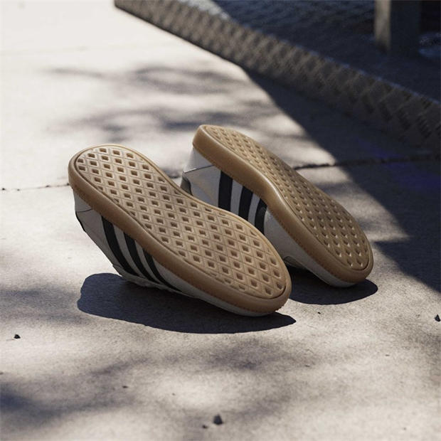 Bežs/Meln/Baltgumijas - adidas - Breaknet Sleek Suede Womens Shoes
