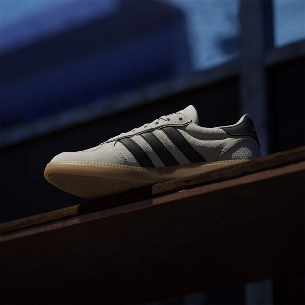 Bežs/Meln/Baltgumijas - adidas - Breaknet Sleek Suede Womens Shoes