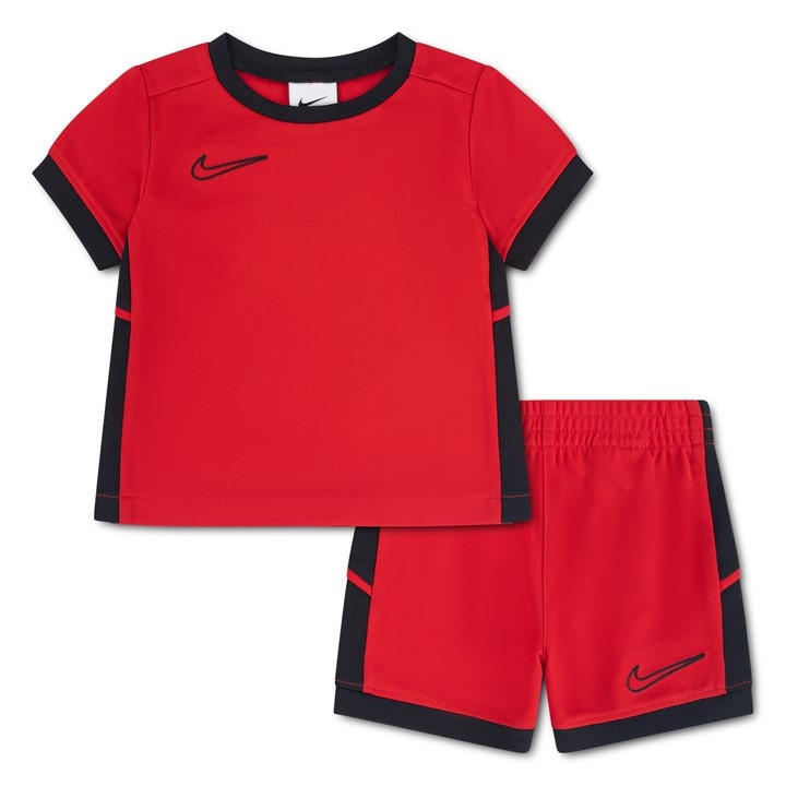 Nike Boys Red Kids' Football Mini Kit in Size 4 - 5 Years, Sports Direct