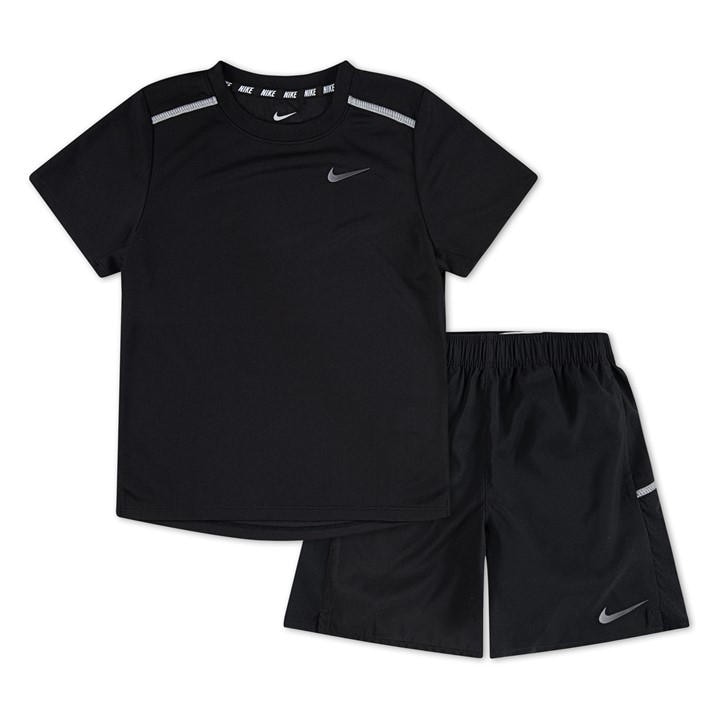 Nike  Kids Black ' T-Shirt in Size 4 - 5 Years, Sports Direct
