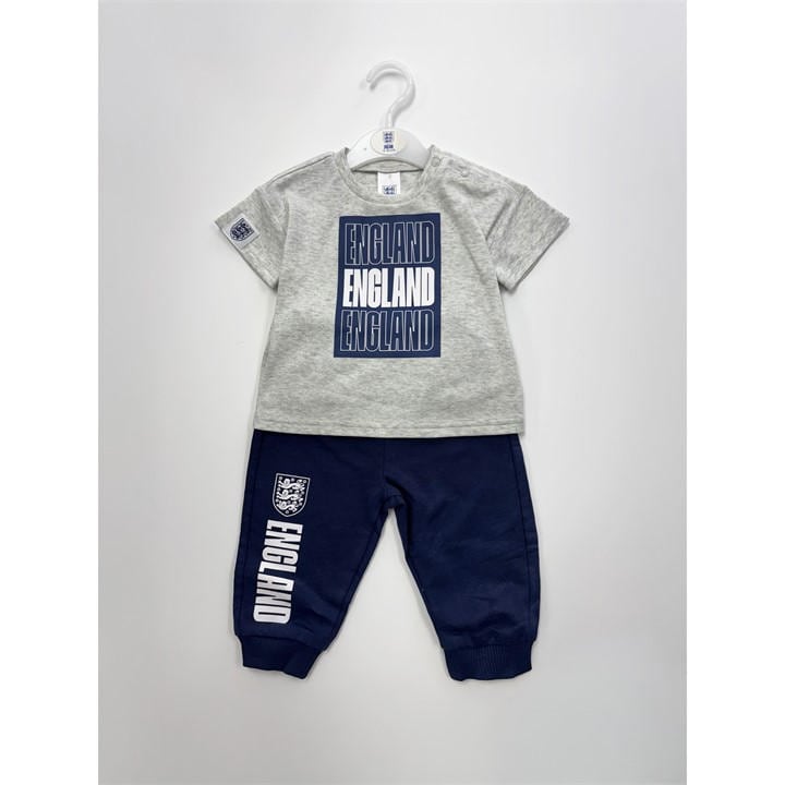England   Kids   T-Shirt & Jog Pant, Football by Team in Size 4 - 5 Years, Sports Direct