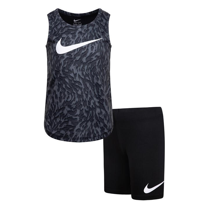 Nike Girls Black Kids' Clothing T-Shirt in Size 6 - 7 Years, Sports Direct