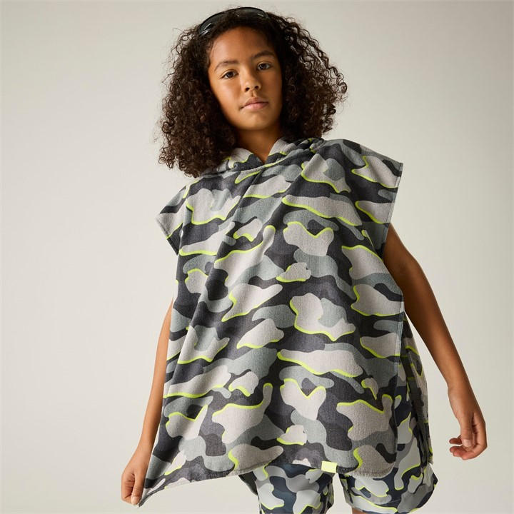 Regatta  Kids Drkstrmcamo Kids Towel Robe Upf 50+ Protection Robe in Size 11 - 12 Years, Sports Direct