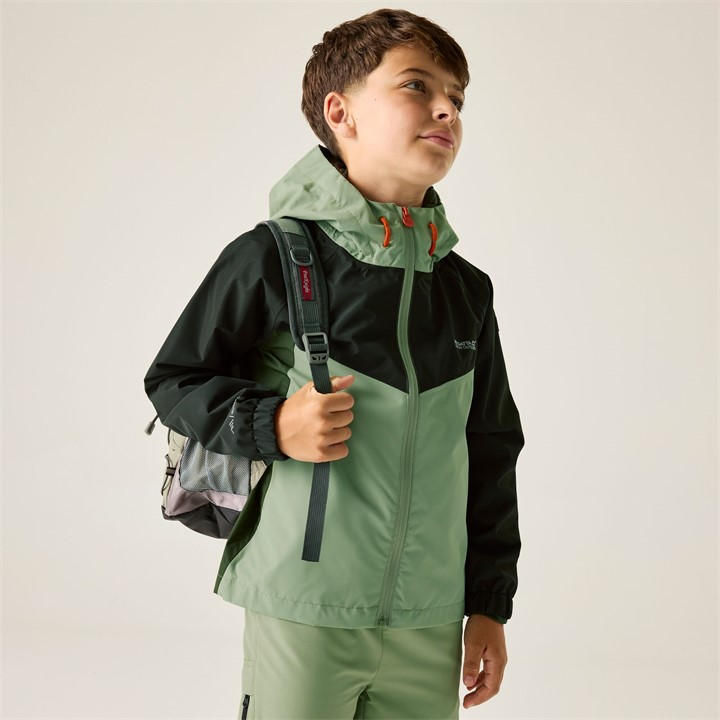 Regatta  Kids Lsg/Blk/Dkki Kids Hanleigh Waterproof Isotex Jacket in Size 7 - 8 Years, Sports Direct