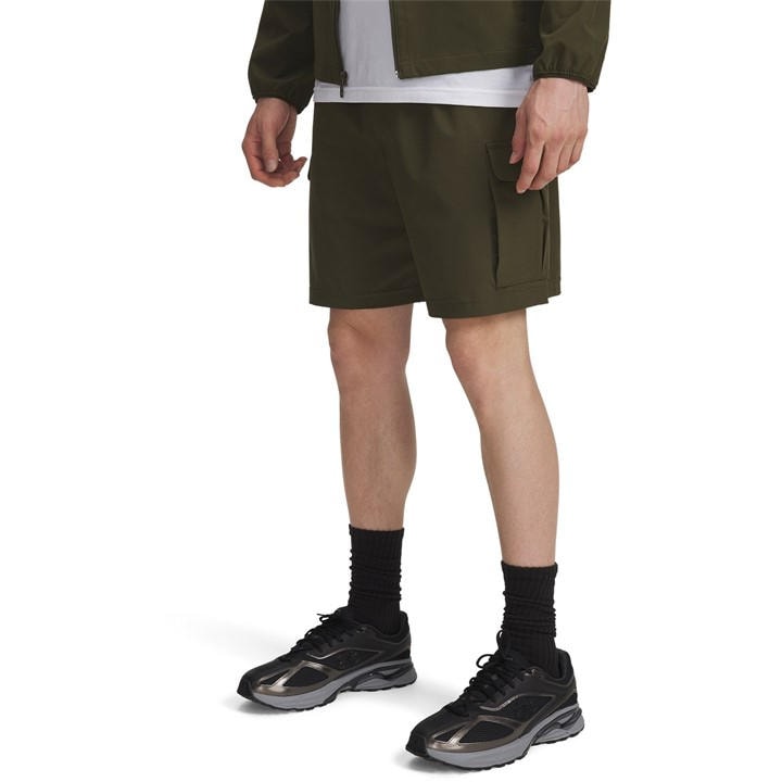 Under Armour Men' Green Vibe Woven Cargo Shorts in Size S, Sports Direct