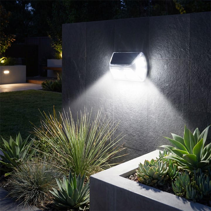 Streetwize  White 40Led Solar Security Light With Motion Sensor in Size 9x19x4cm, Sports Direct
