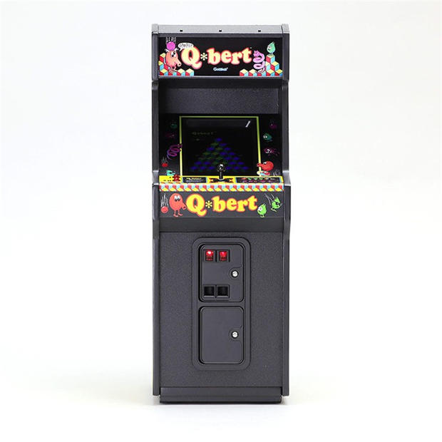 Merchandise - New Wave Toys - Q*bert x RepliCade