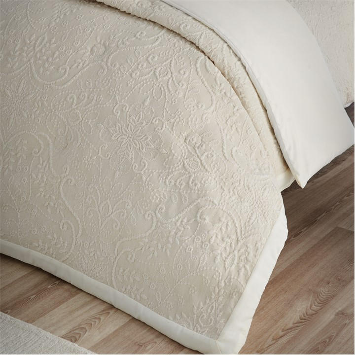 Catherine Lansfield Unisex Cream 'Amelia Jacquard' Bedspread In - Image 4