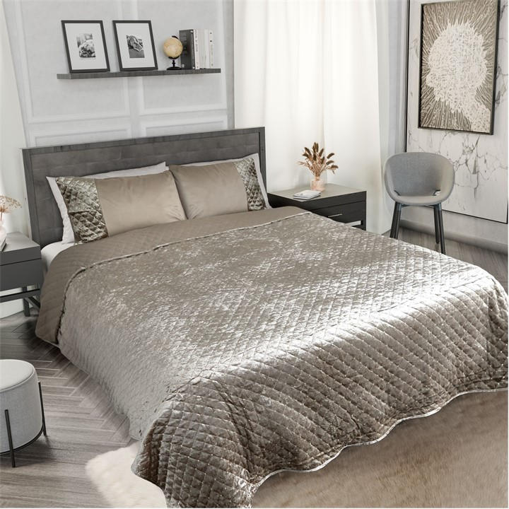 Emma Barclay  Brown Bedspread Set Velvet Quilted Glamour in Size Double, Sports Direct