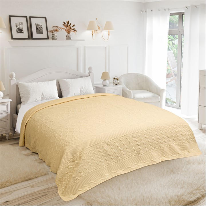Emma Barclay  Cream Bedspread Quilted Aran in Size King, Sports Direct