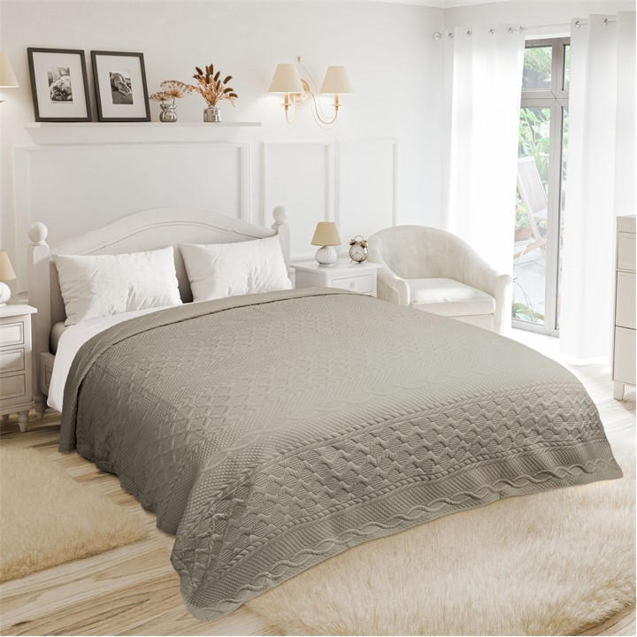 Emma Barclay  Cream Bedspread Quilted Aran in Size Single, Sports Direct