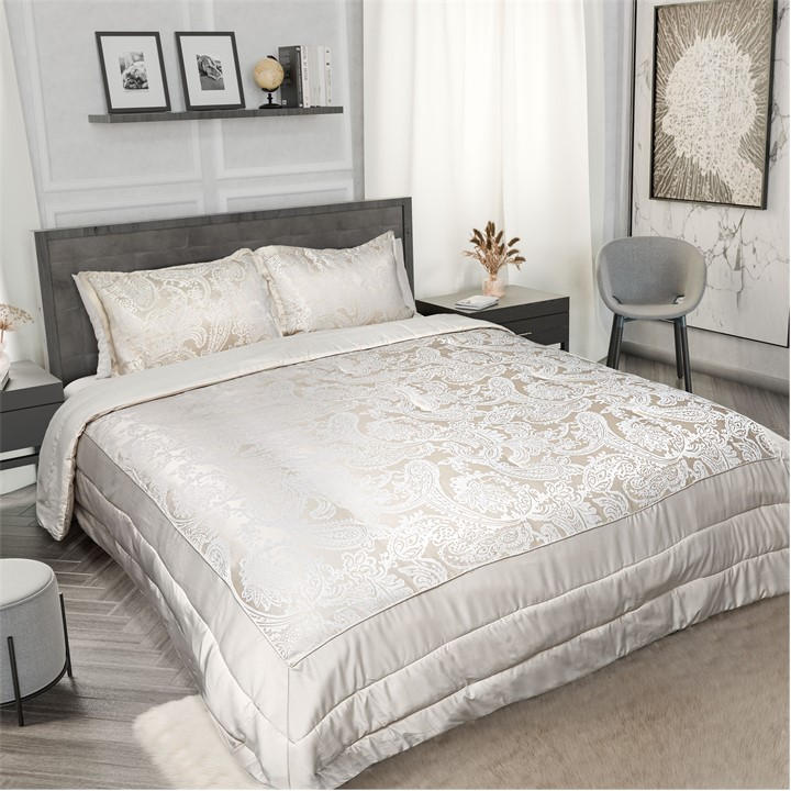Emma Barclay  Cream Bedspread Set Jacquard Quilted Duchess in Size King, Sports Direct