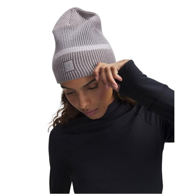 Сиво - Under Armour - Launch Reflective Beanie