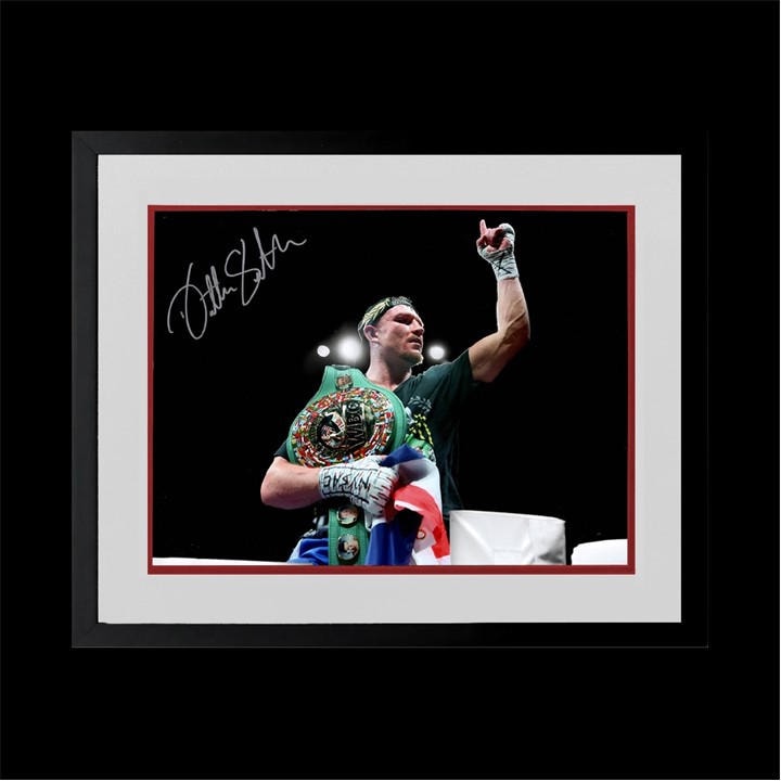The Fan Cave  Red Dalton Smith Signed 16X12 Image Deluxe Mount Frame in Size 550x450mm, Sports Direct
