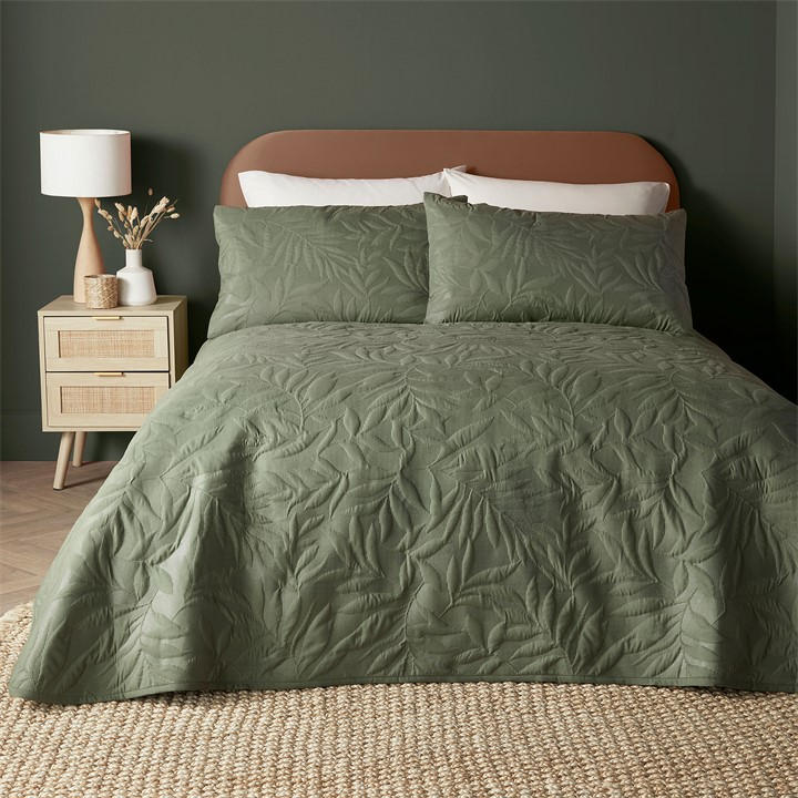 Serene Home Green Luana Embossed Floral Bedspread In