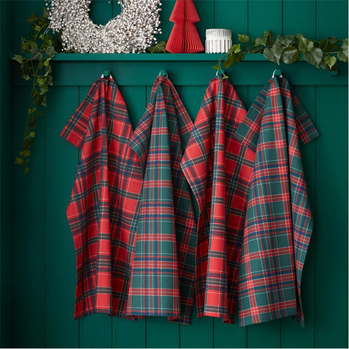 Catherine Lansfield Christmas Tartan Check Kitchen Tea Towel Pack Of 4 - Red / Green - 50x70cm - Image 2