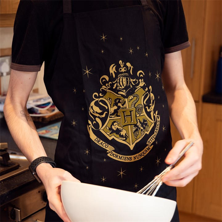 Harry Potter   Hogwarts Gold Crest Apron, Sports Direct