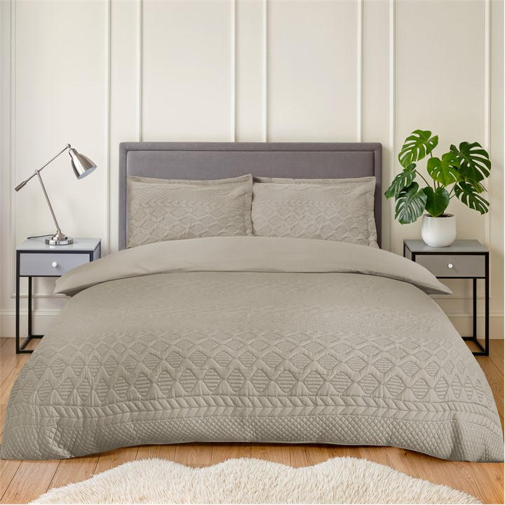 Emma Barclay  Cream Duvet Set Inc Pillowcases Aran in Size Single, Sports Direct