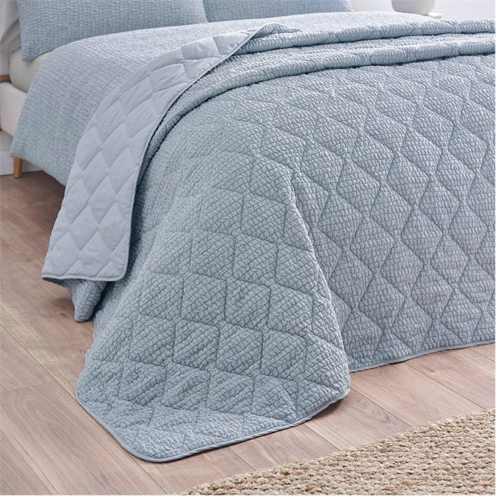Catherine Lansfield Crinkle Seersucker Texture Bedspread - Image 4