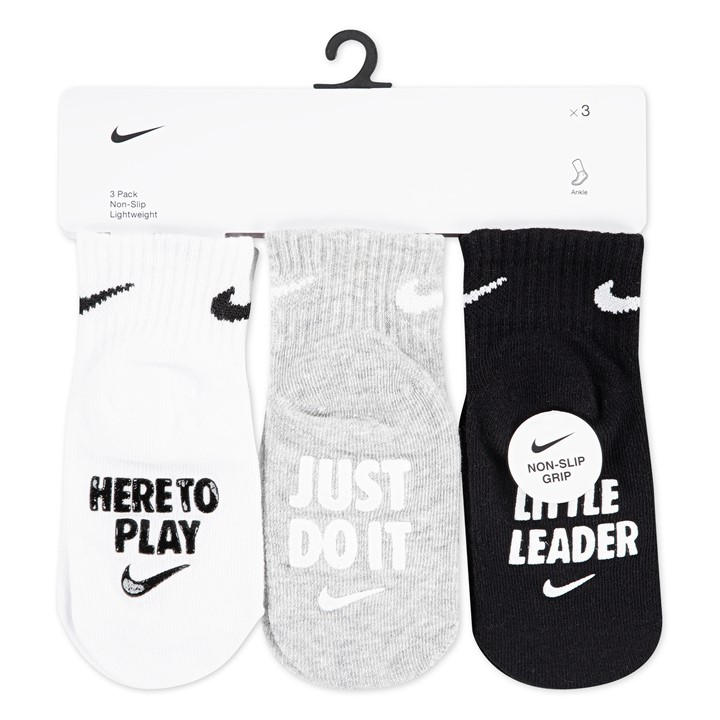 Nike  Kids White 3 Pack Verbiage Gripper Crew Socks in Size C8 - C13, Sports Direct