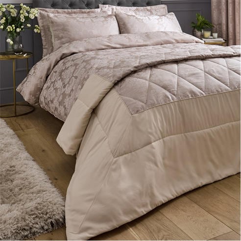 Catherine Lansfield - Damask Jacquard Quilted Large Bedspread