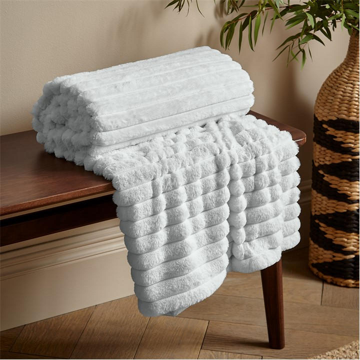 Catherine Lansfield Cosy Ribbed Faux Fur Soft 130x170 cm Blanket Throw Grey - Image 3