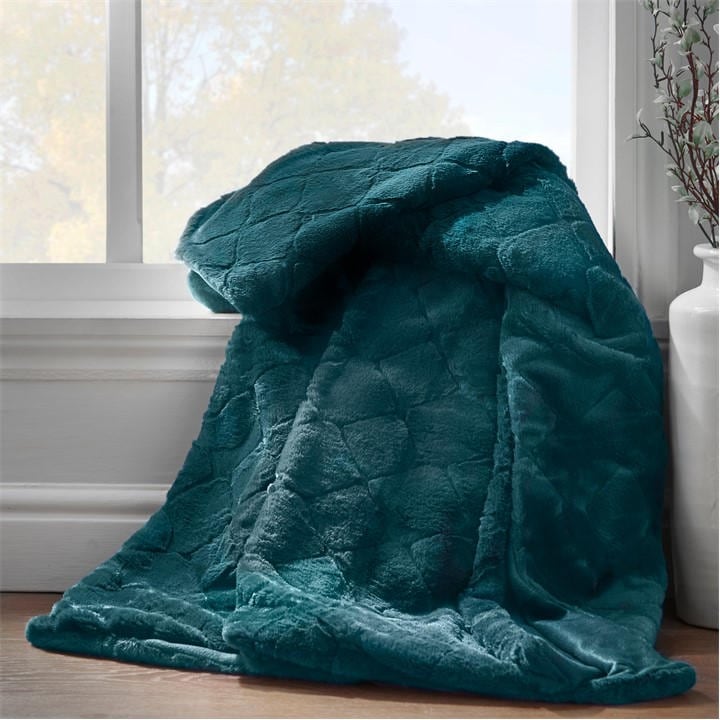 B&Q - Downstairs Living Cosy Diamond Soft 130X170Cm Blanket Throw Bottle Green - Image 4