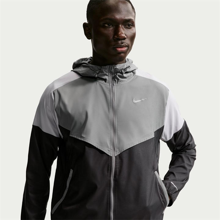Nike Men's Grey Windrun Jkt in Size M, Sports Direct