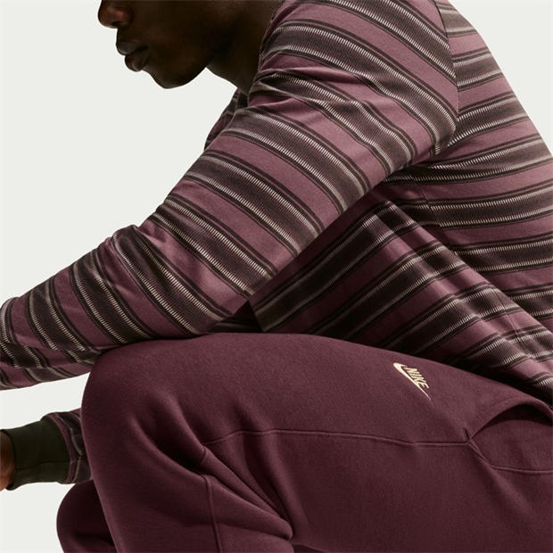Burgundy Crush - Nike - Sportswear Club Fleece Jogging Pants Mens