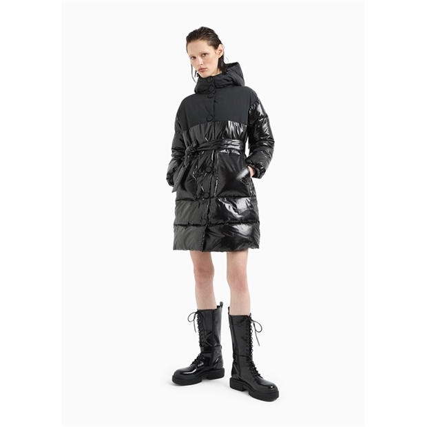 Черно - Armani Exchange - Women's Patent Fabric Hooded Long Sleeve Short Puffer Jacket