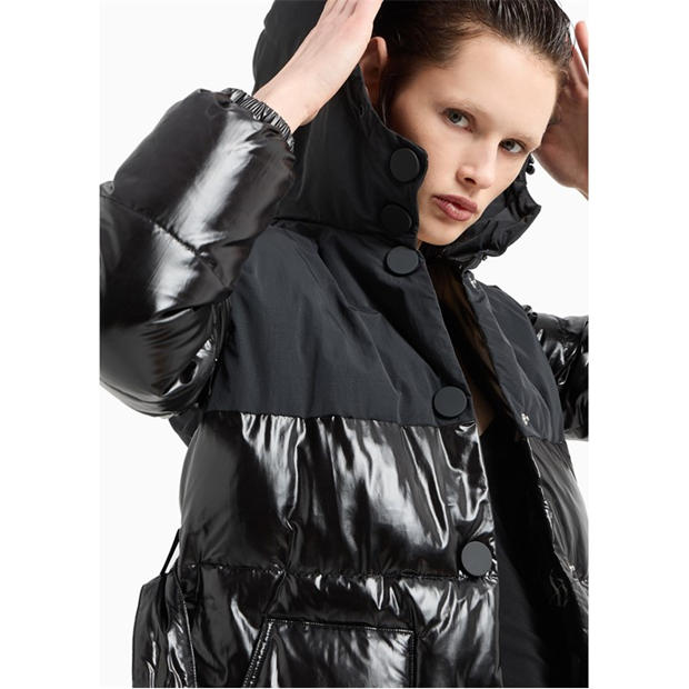 Черно - Armani Exchange - Women's Patent Fabric Hooded Long Sleeve Short Puffer Jacket