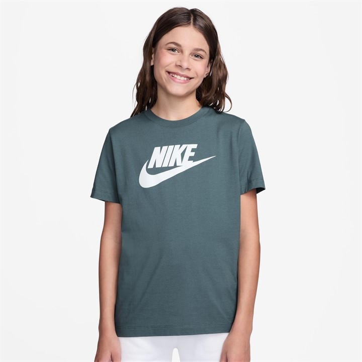 Nike Boys Green Sportswear T-Shirt  in Size 7 - 8 Years, Sports Direct
