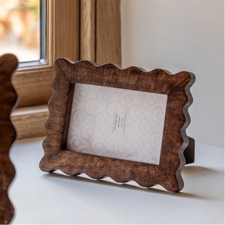 Gallery  Brown Avila Wooden Scallop Photo Frame 6X4in in Size 4x6, Sports Direct