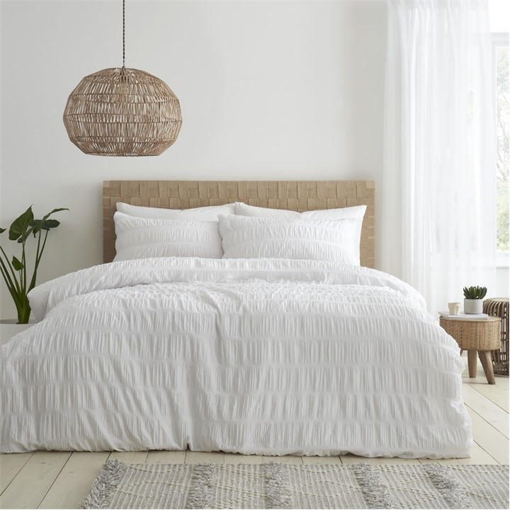 Catherine Lansfield  White Seersucker Duvet Cover Set in Size King, Sports Direct