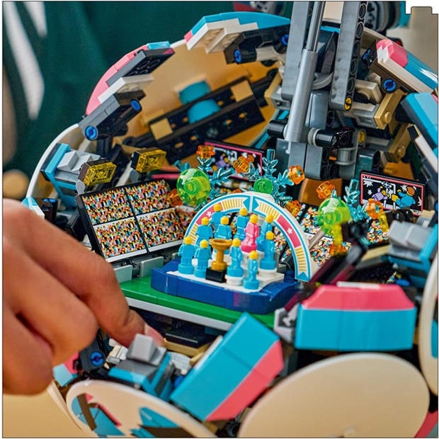 TBC - LEGO - Editions Football - 3D Display Model Building Kit 43019