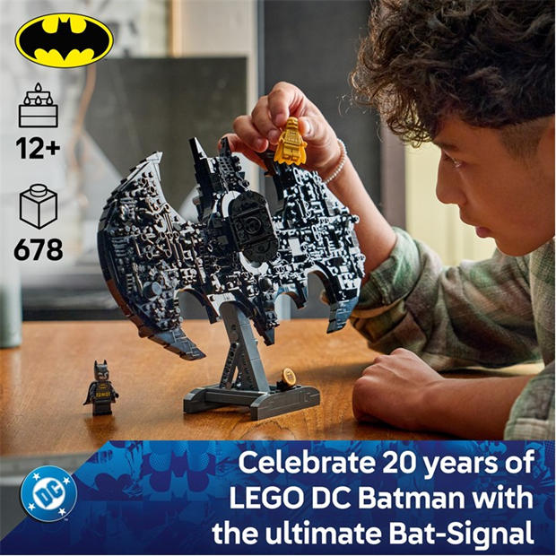 DC Comics - LEGO - DC Batman Logo Super Hero Toy with Minifigures 76330