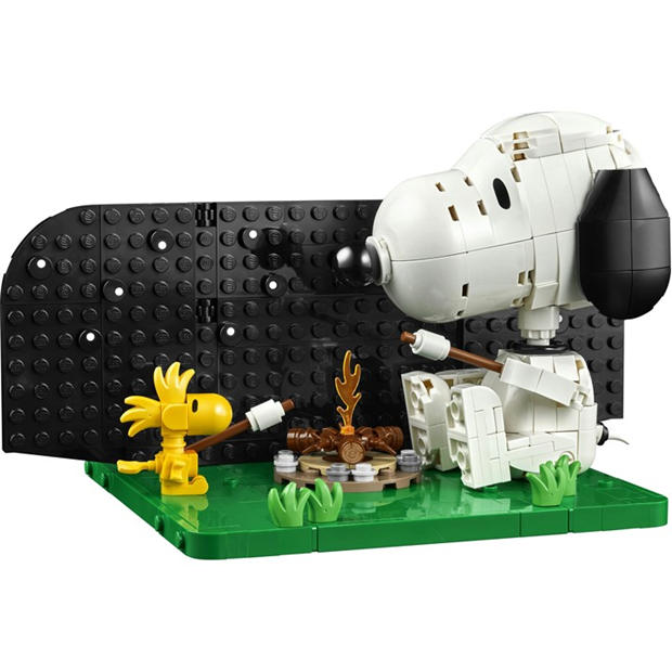 Snoopy Doghouse - LEGO - Ideas Peanuts: Snoopy’s Doghouse Set for Adults 21368