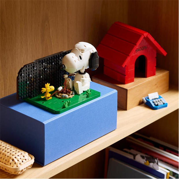 Snoopy Doghouse - LEGO - Ideas Peanuts: Snoopy’s Doghouse Set for Adults 21368