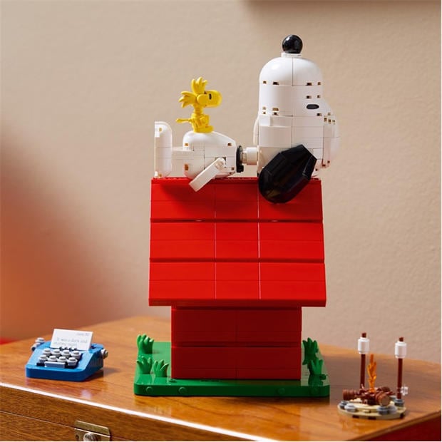 Snoopy Doghouse - LEGO - Ideas Peanuts: Snoopy’s Doghouse Set for Adults 21368
