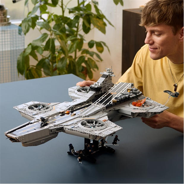 Helicarrier - LEGO - Marvel S.H.I.E.L.D. Helicarrier Model Kit 76354
