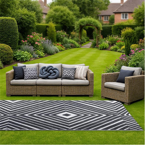 Streetwize - Outdoor Rug - Large Aztec Diamond Pattern