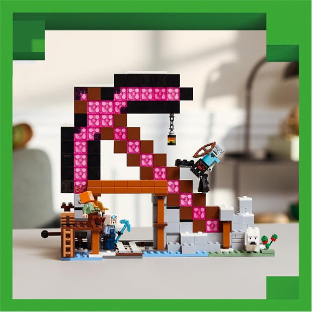 Кирка за миниране - LEGO - LEGO® Minecraft® The Pickaxe Mine Gamer-Room Decor and Axe Toy 21277