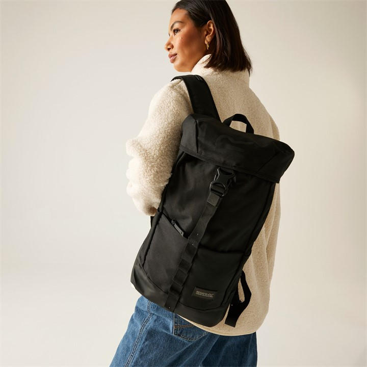 Regatta  Black Shilton Ii 15L in Size Single, Sports Direct