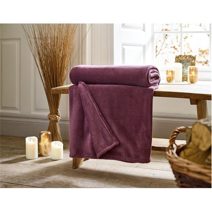Deyongs  Red Snuggle Throw -  in Size 140x180cm, Sports Direct