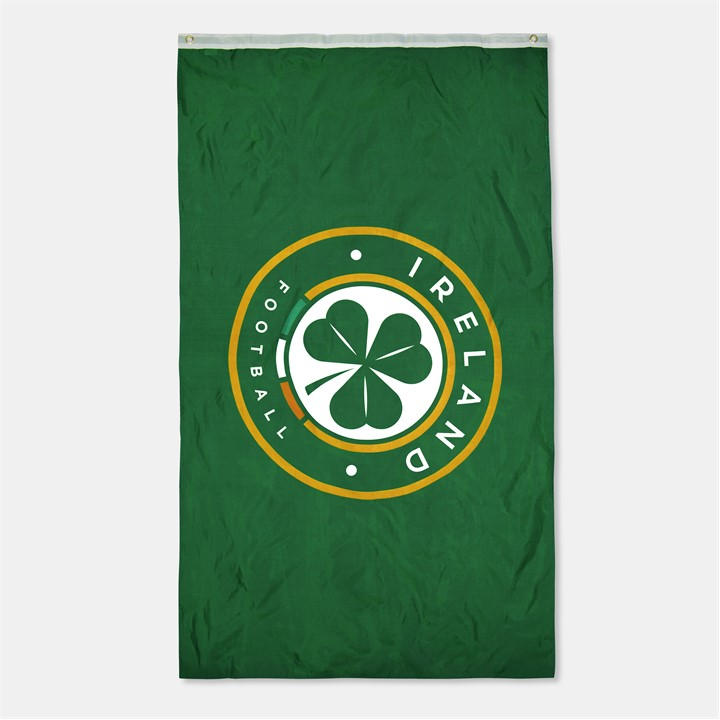 Castore  Green  Crest Football Flag, Sports Direct