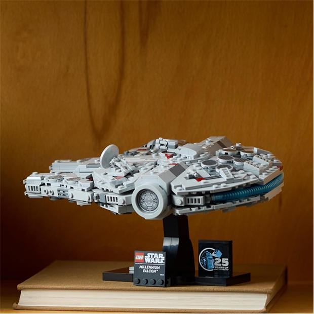 Multi Format and Universal - LEGO - Star Wars 75375 Millennium Falcon