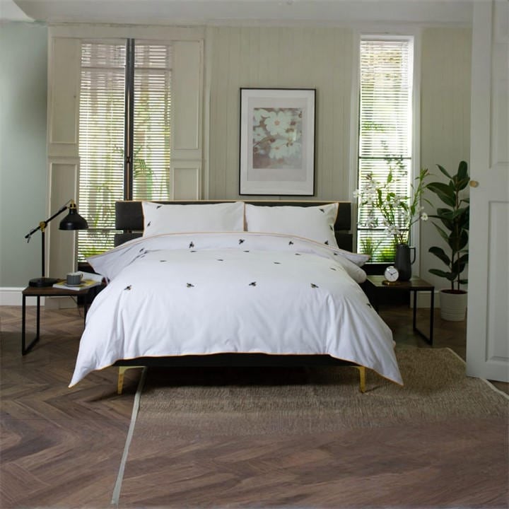 The Lyndon Company  White Bees Duvet Cover in Size Superking, Sports Direct
