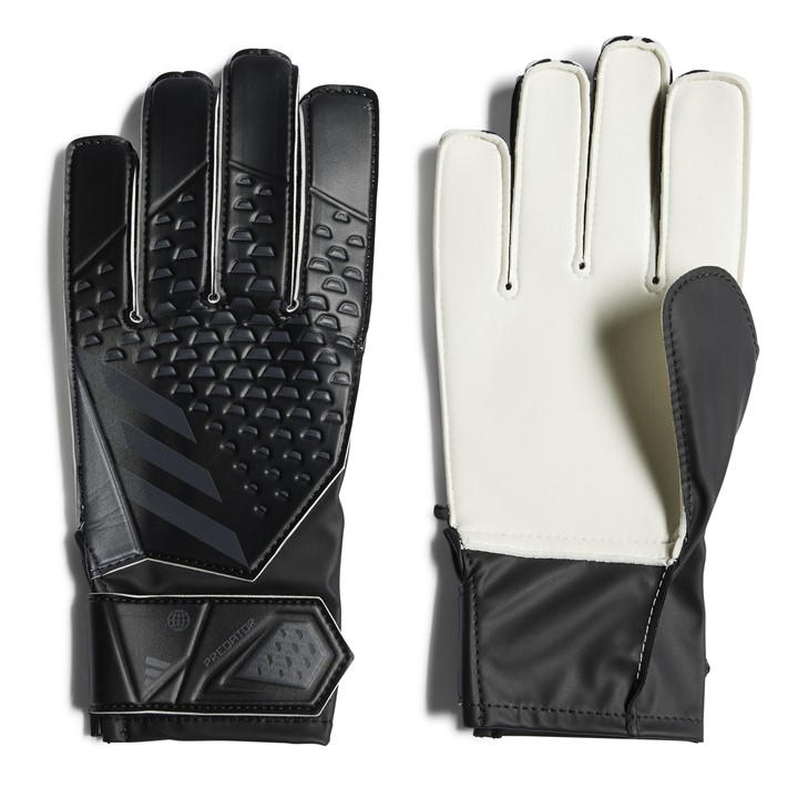 Adidas  Kids Black Predator Training Goalkeeper Gloves  in Size 6, Sports Direct