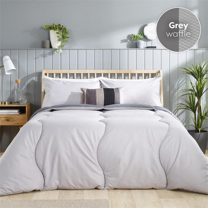 United    Coverless Comfort 10.5 Tog Duvet, Football by Slumberdown in Size King, Sports Direct